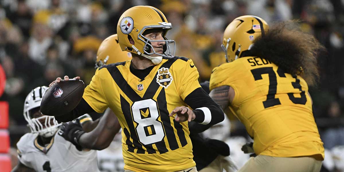 Pittsburgh Steelers quarterback Aaron Rodgers (8) passes against the Pittsburgh Steelers during the first quarter at Acrisure Stadium.