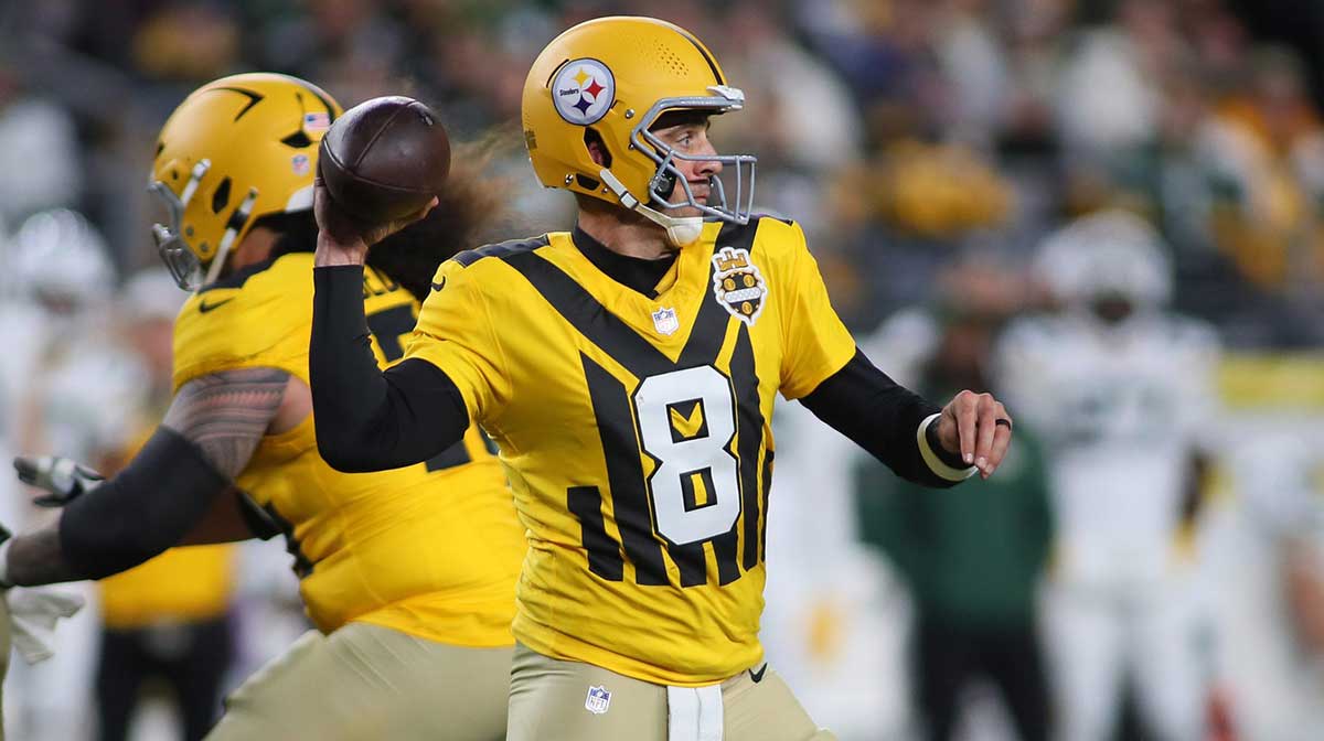 Pittsburgh Steelers quarterback Aaron Rodgers (8) prepares to pass the ball during the first half against the against the Green Bay Packers at Acrisure Stadium