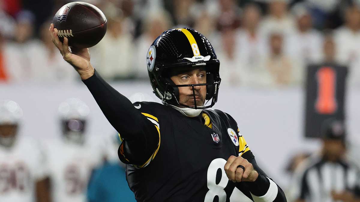 Pittsburgh Steelers quarterback Aaron Rodgers (8) throws a pass against the Cincinnati Bengals during the first quarter at Paycor Stadium.