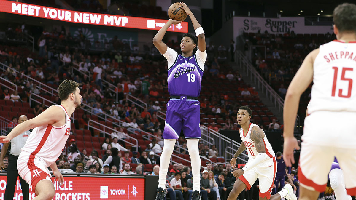Utah Jazz forward Ace Bailey (19) shoots the ball during the first quarter against the Houston Rockets at Toyota Center.