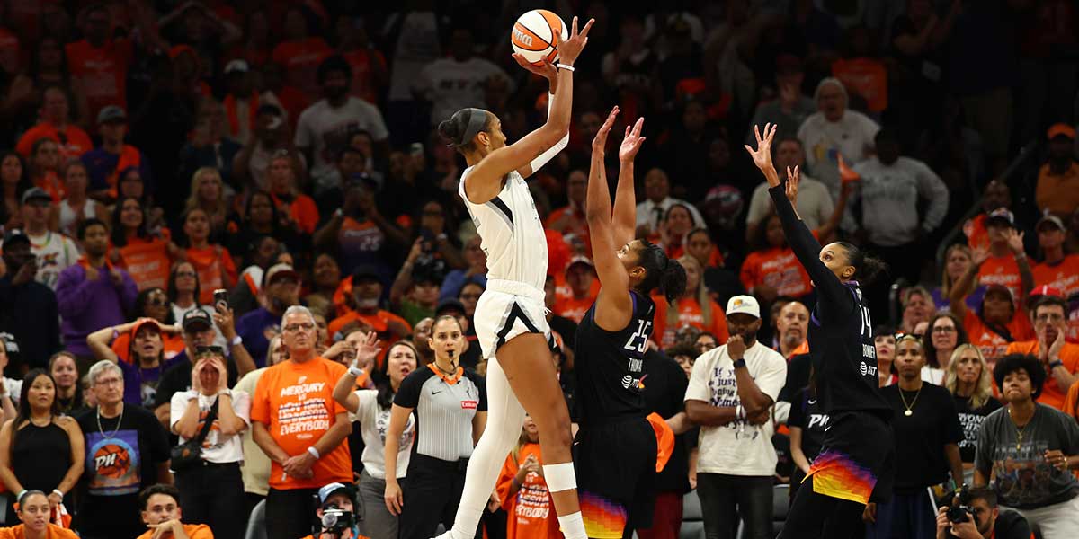 Las Vegas Aces center A'ja Wilson (22) makes a makes the game winning shot against Phoenix Mercury forward Alyssa Thomas (25) in the second half during game three of the 2025 WNBA Finals at PHX Arena.