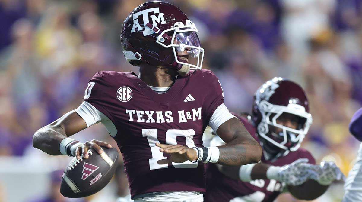 Texas A&M Aggies quarterback Marcel Reed (10) drops to throw during the first half against the Louisiana State Tigers at Tiger Stadium.