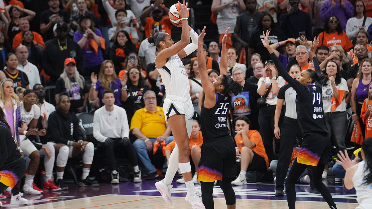 Las Vegas Aces center A'ja Wilson (22) makes a shot over Phoenix Mercury forward Alyssa Thomas (25) to take the lead 90-88 against the Phoenix Mercury in the final second of Game 3 of the WNBA Finals at Mortgage Matchup Center on Wednesday, Oct. 8, 2025.