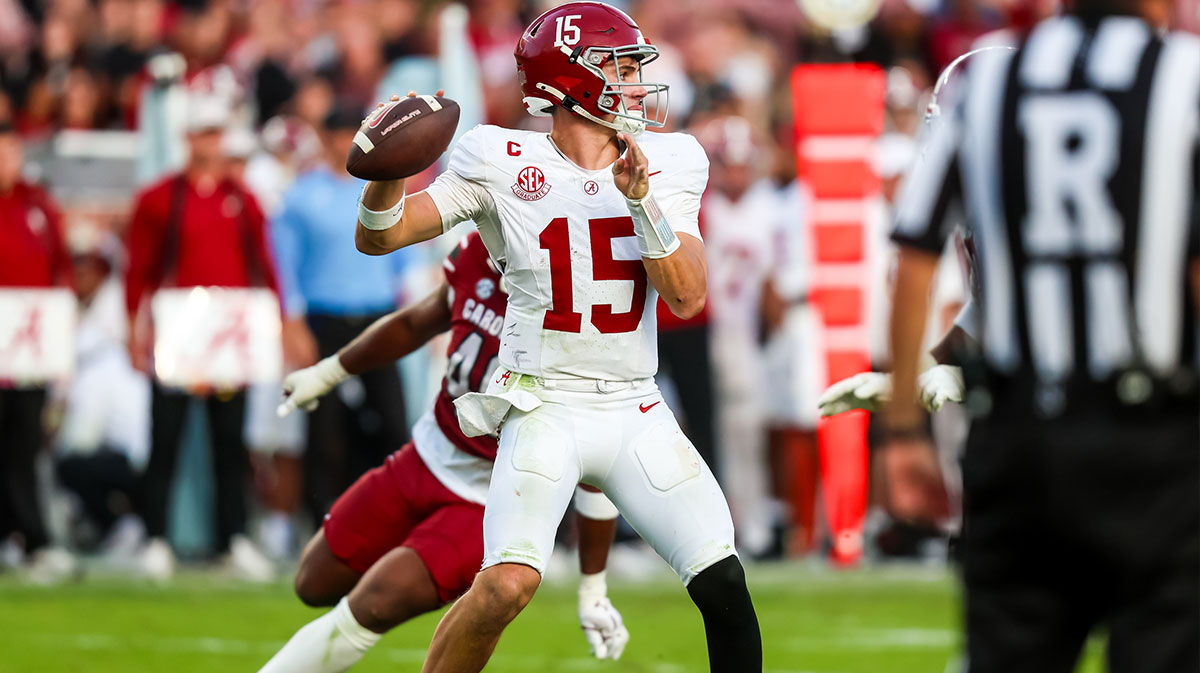 Alabama Crimson Tide quarterback Ty Simpson (15) passes against the South Carolina Gamecocks in the second half at Williams-Brice Stadium. 