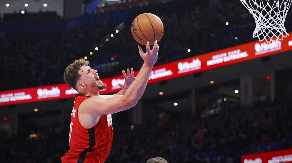 Houston Rockets center Alperen Sengun (28) goes to the basket against Oklahoma City Thunder center Isaiah Hartenstein (55) during the second half at Paycom Center.