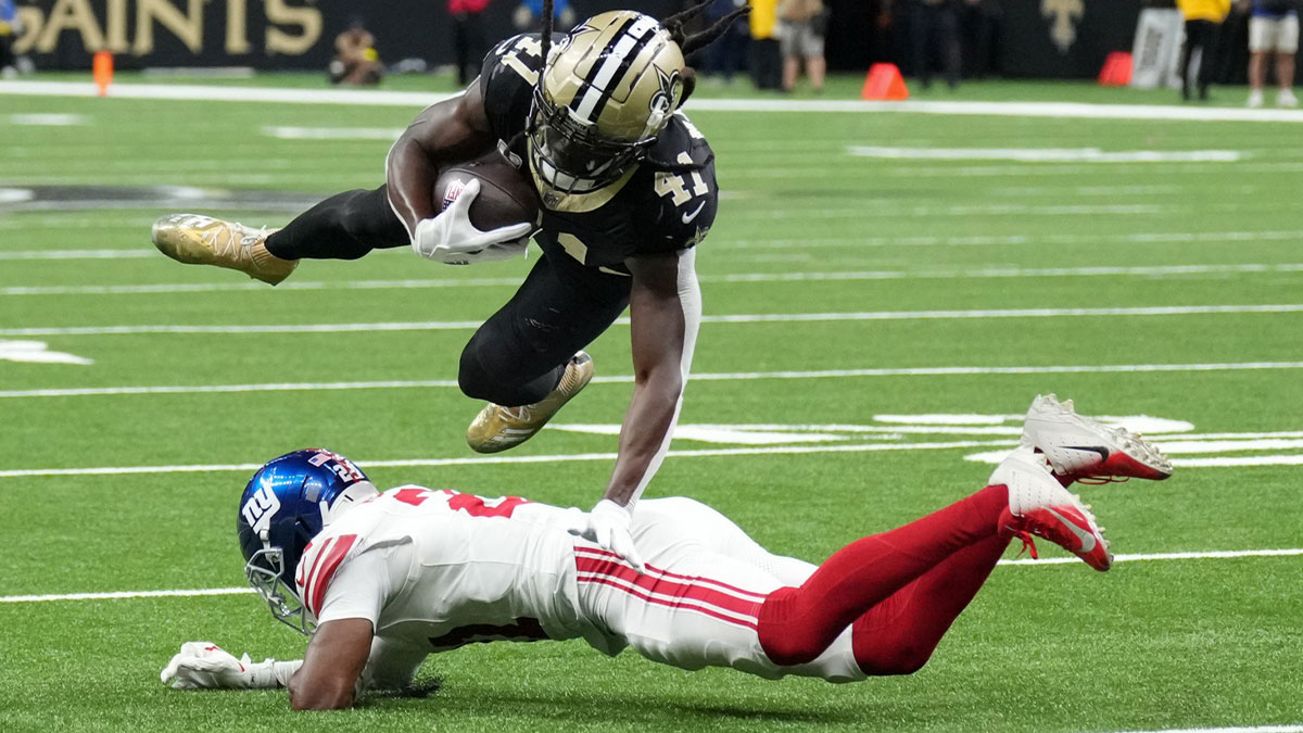 New Orleans Saints running back Alvin Kamara (41) runs the ball against the New York Giants during the second quarter at Caesars Superdome.