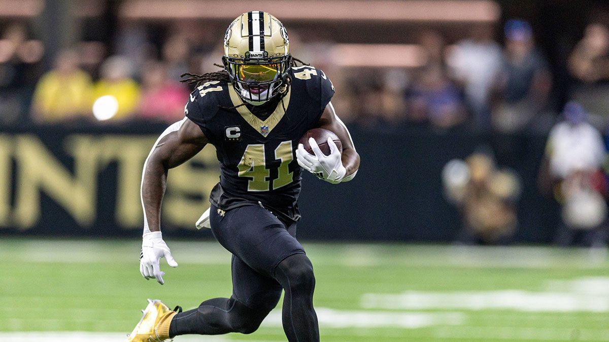 New Orleans Saints running back Alvin Kamara (41) runs against the San Francisco 49ers during the first half at Caesars Superdome.