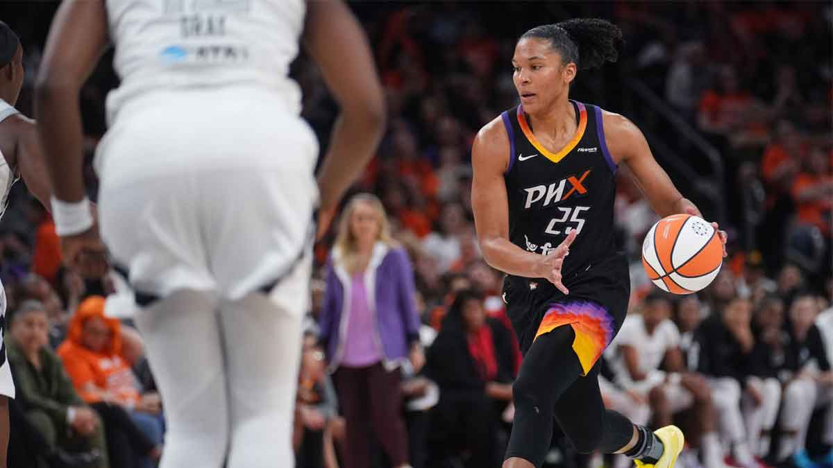 Mercury’s Alyssa Thomas exits WNBA Finals Game 4 with injury scare
