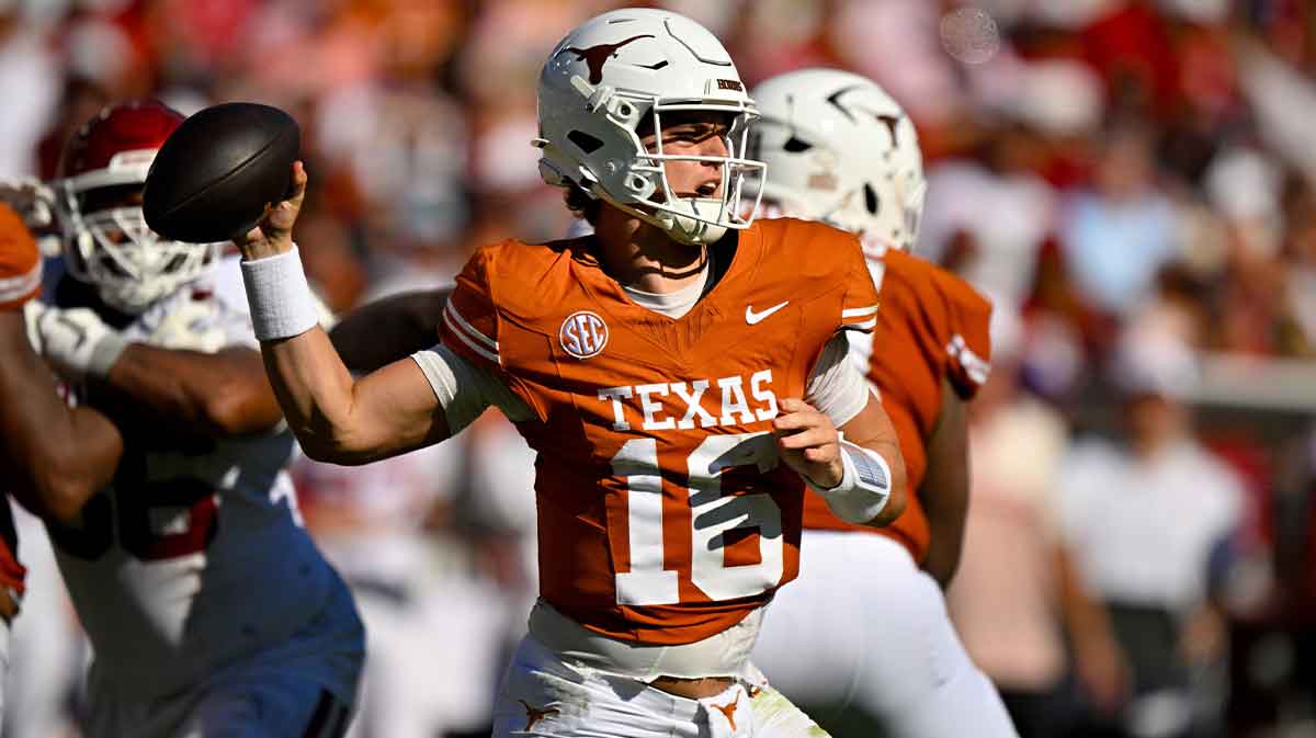 Texas Longhorns quarterback Arch Manning (16) throws the ball during the first half against the Oklahoma Sooners at the Cotton Bowl.