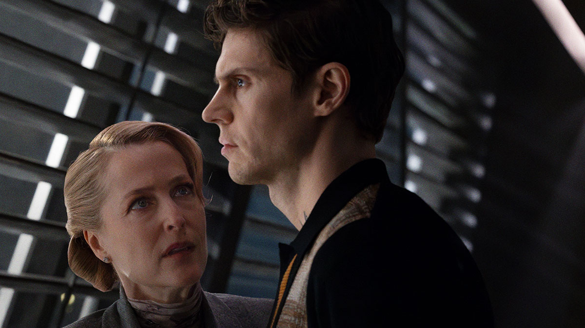 Gillian Anderson and Evan Peters.