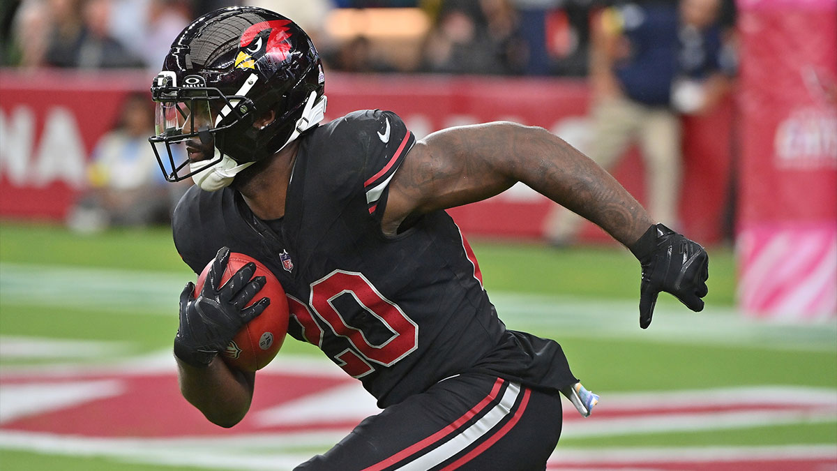 Arizona Cardinals running back Bam Knight (20) returns a kickoff against the Tennessee Titans