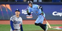 Toronto Blue Jays right fielder George Springer (4) runs after hitting an RBI single against the Los Angeles Dodgers in the third inning during game six of the 2025 MLB World Series at Rogers Centre.