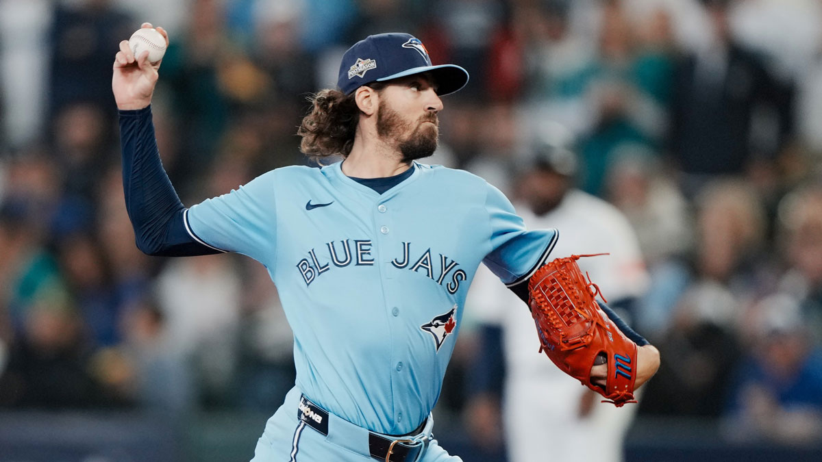 Toronto Blue Jays pitcher Kevin Gausman (34) throws a pitch against the Seattle Mariners in the first inning during game five of the ALCS round for the 2025 MLB playoffs at T-Mobile Park.
