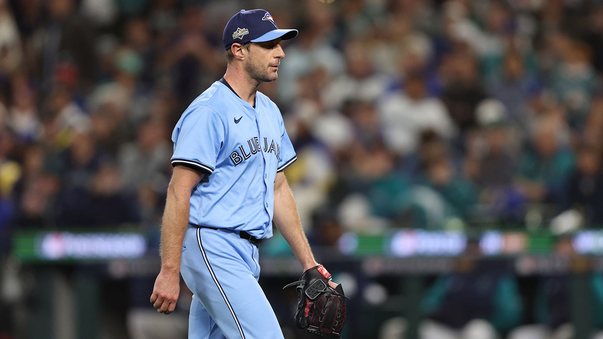 Toronto Blue Jays pitcher Max Scherzer (31) is removed from the game in the sixth inning against the Seattle Mariners during game four of the ALCS round for the 2025 MLB playoffs at T-Mobile Park.