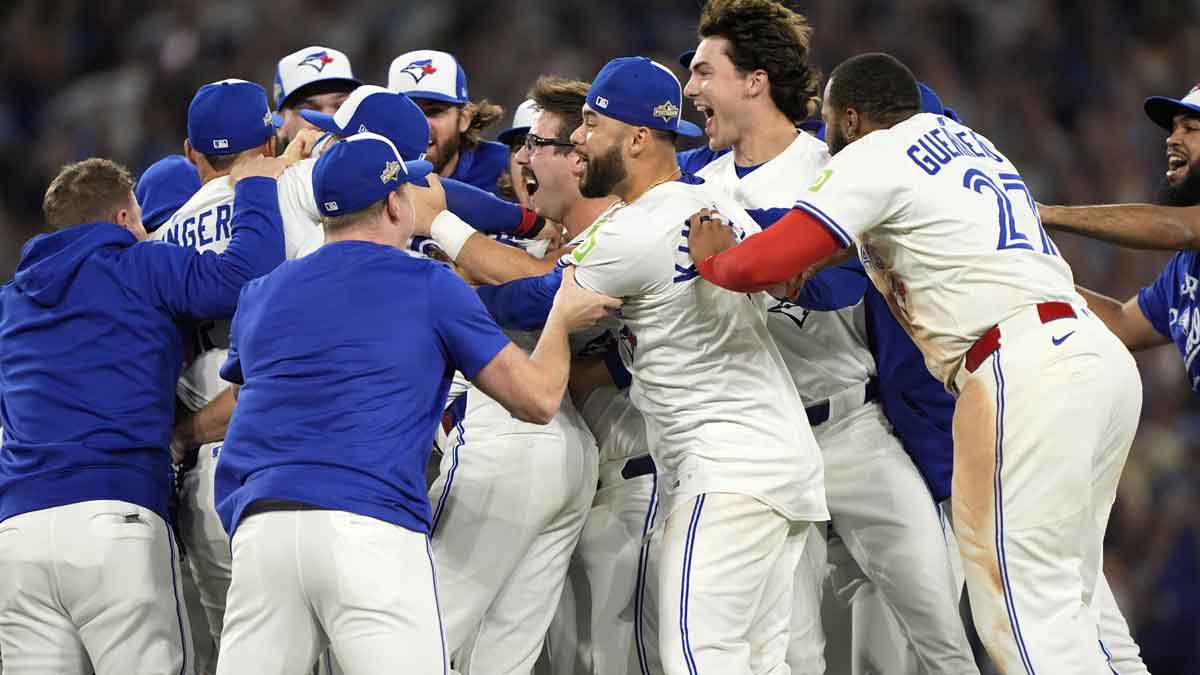 Fans explode with reactions to Blue Jays’ World Series return