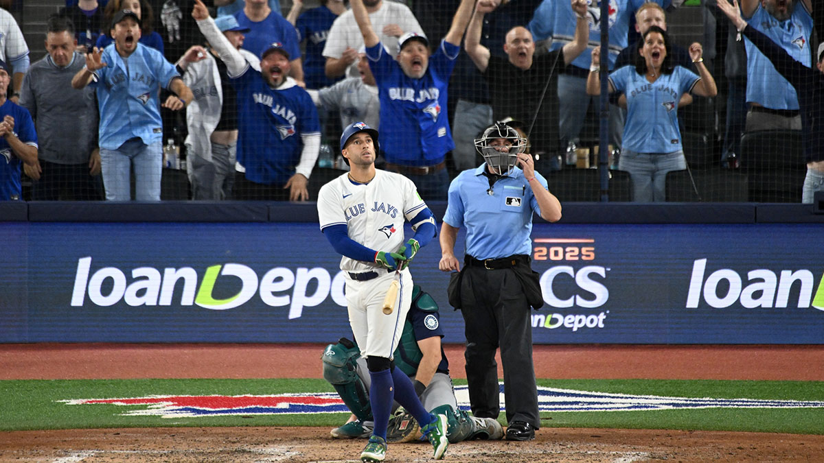 Toronto Blue Jays right fielder George Springer (4) hits a three run home run against the Seattle Mariners in the seventh inning during game seven of the ALCS round for the 2025 MLB playoffs at Rogers Centre.