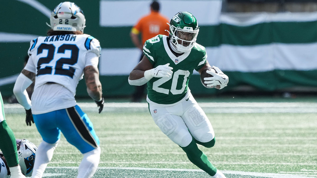 https://wp.clutchpoints.com/wp-content/uploads/2025/10/Breece-Hall-with-NY-Jets-2.jpg