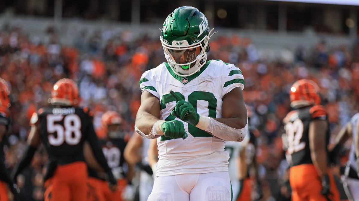 New York Jets running back Breece Hall (20) celebrates during the fourth quarter against the Cincinnati Bengals at Paycor Stadium