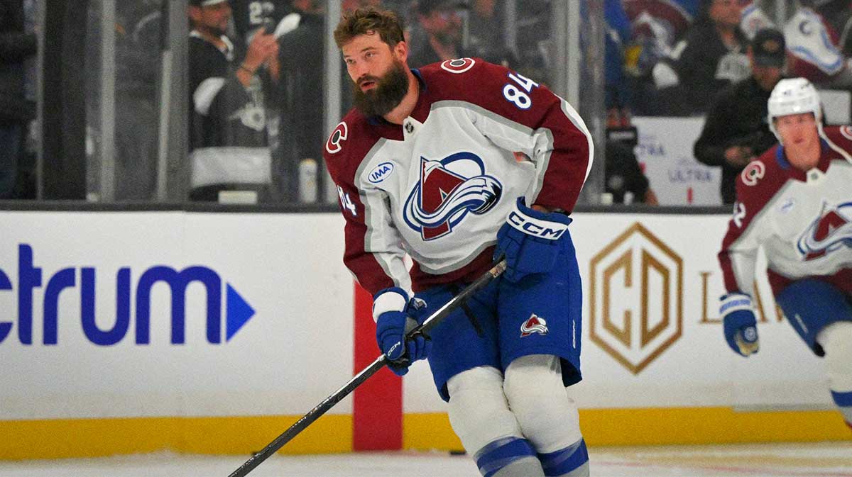 Colorado Avalanche defenseman Brent Burns (84) warms up prior to the game against the Los Angeles Kings at Crypto.com Arena.