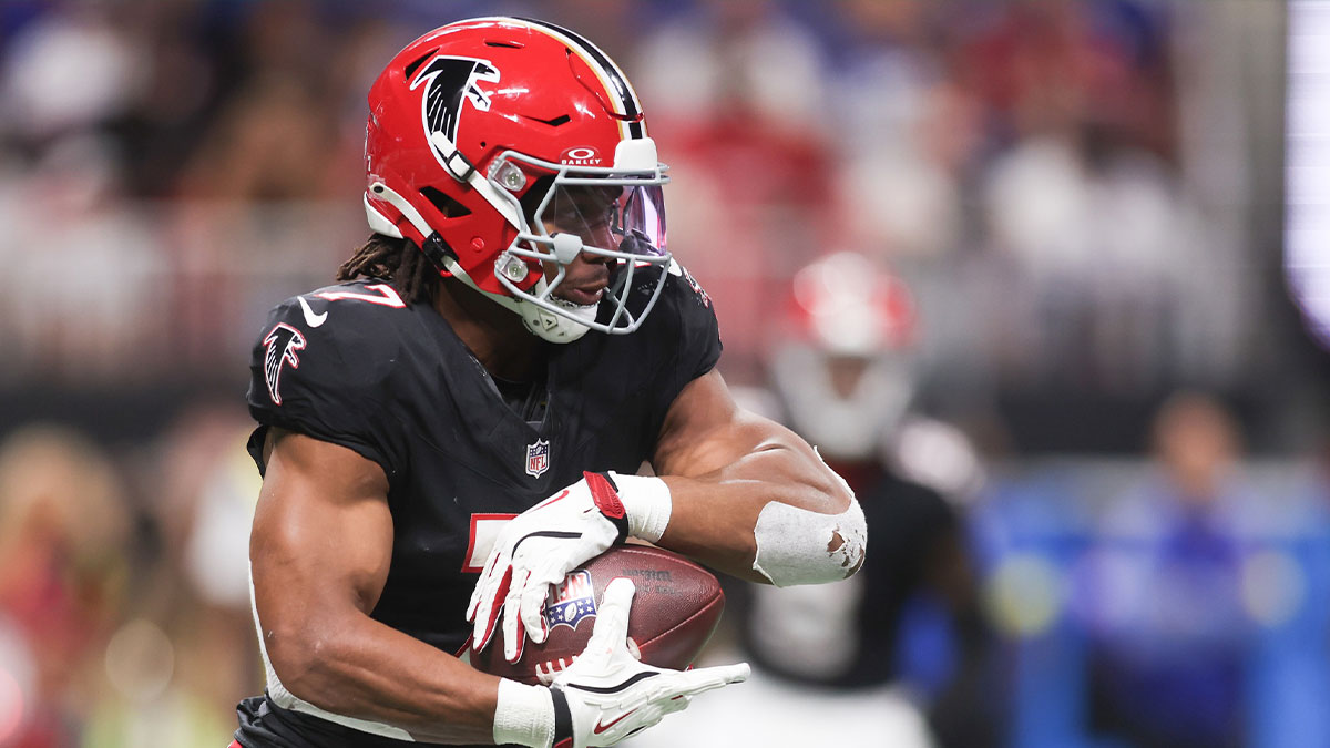 https://wp.clutchpoints.com/wp-content/uploads/2025/10/Brian-Robinson-gives-defense-Lethal-praise-after-stopping-Bills.jpg