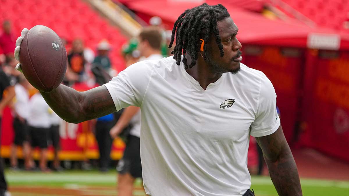 Eagles’ A.J. Brown venting on social media draws pushback from Travis Kelce