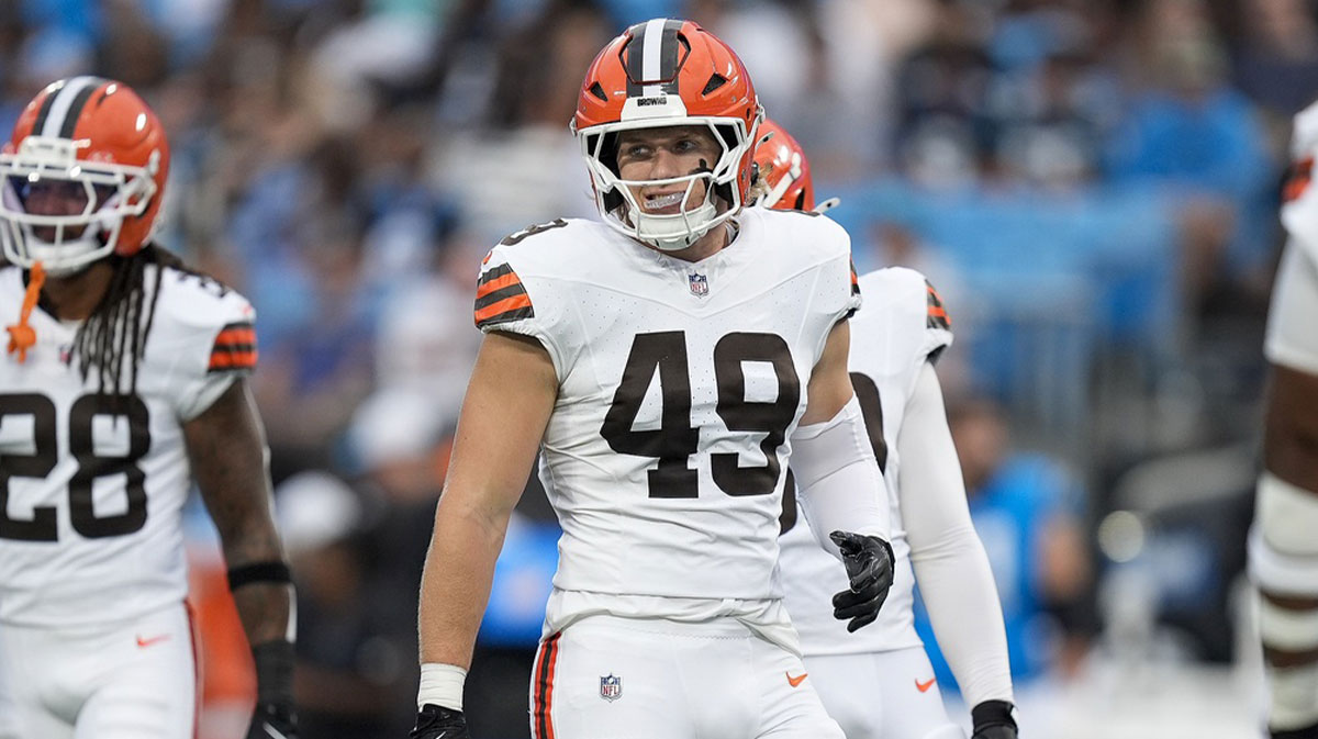 Cleveland Browns linebacker Carson Schwesinger (49) during the first quarter against the Carolina Panthers at Bank of America Stadium.