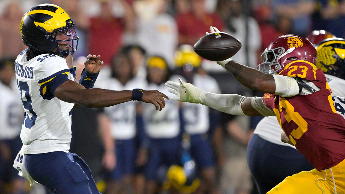 USC Trojans cornerback Trestin Castro (37) deflects a pass by Michigan Wolverines quarterback Bryce Underwood (19) in the second half at United Airlines Field at the Los Angeles Memorial Coliseum.