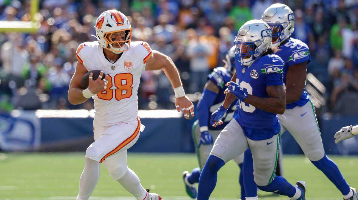 Tampa Bay Buccaneers tight end Cade Otton (88) runs after the catch against the Seattle Seahawks during the first half at Lumen Field