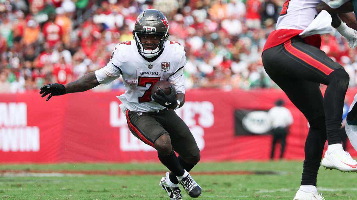 Tampa Bay Buccaneers running back Bucky Irving (7) runs the ball during the first quarter against the Philadelphia Eagles at Raymond James Stadium.