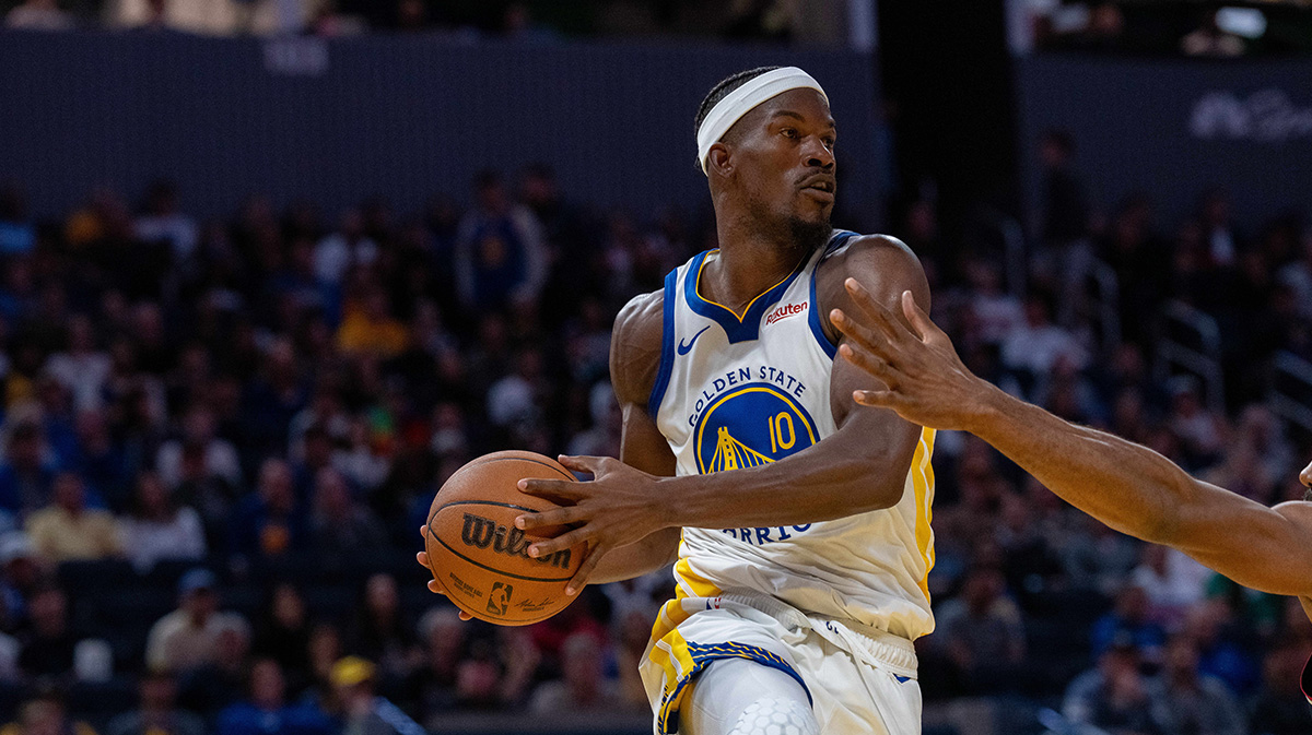 Watch Warriors’ Jimmy Butler hilariously correct reporter’s error with a smirking smile