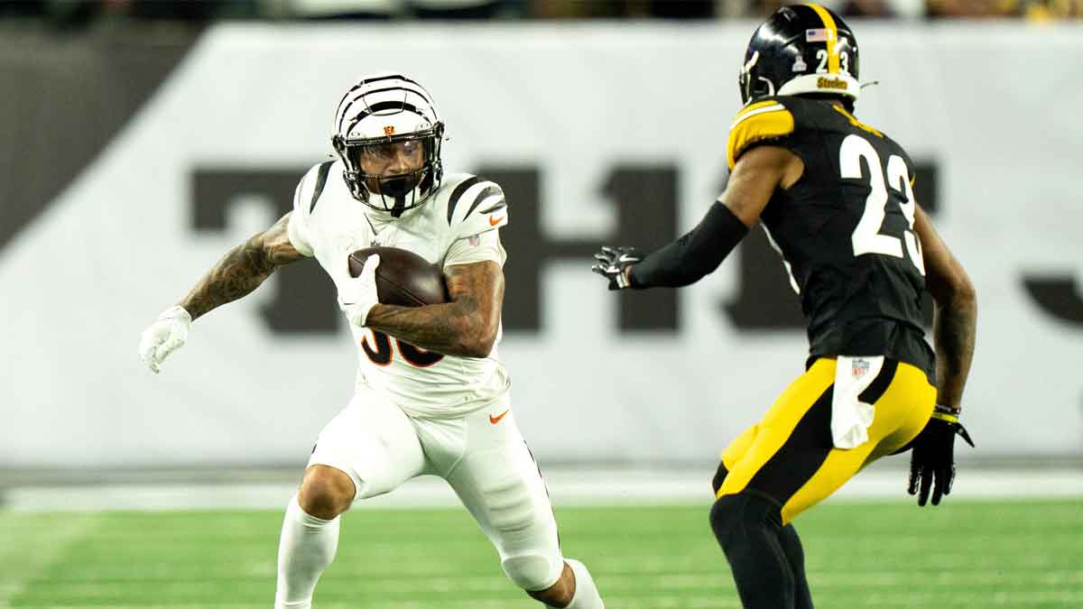 Cincinnati Bengals running back Chase Brown (30) runs downfield in the second quarter of the NFL game between the Cincinnati Bengals and Pittsburgh Steelers at Paycor Stadium in Cincinnati on Oct. 16, 2025.