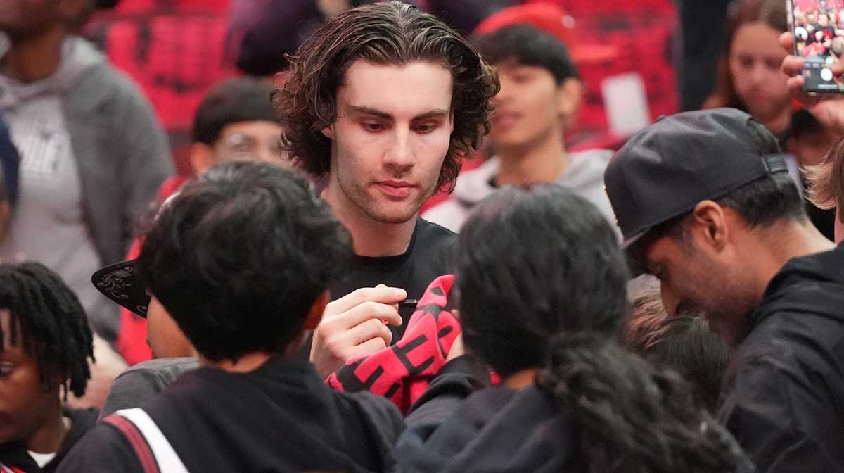 Chicago Bulls guard Josh Giddey (3) signs autographs before the game against the Miami Heat at United Center.