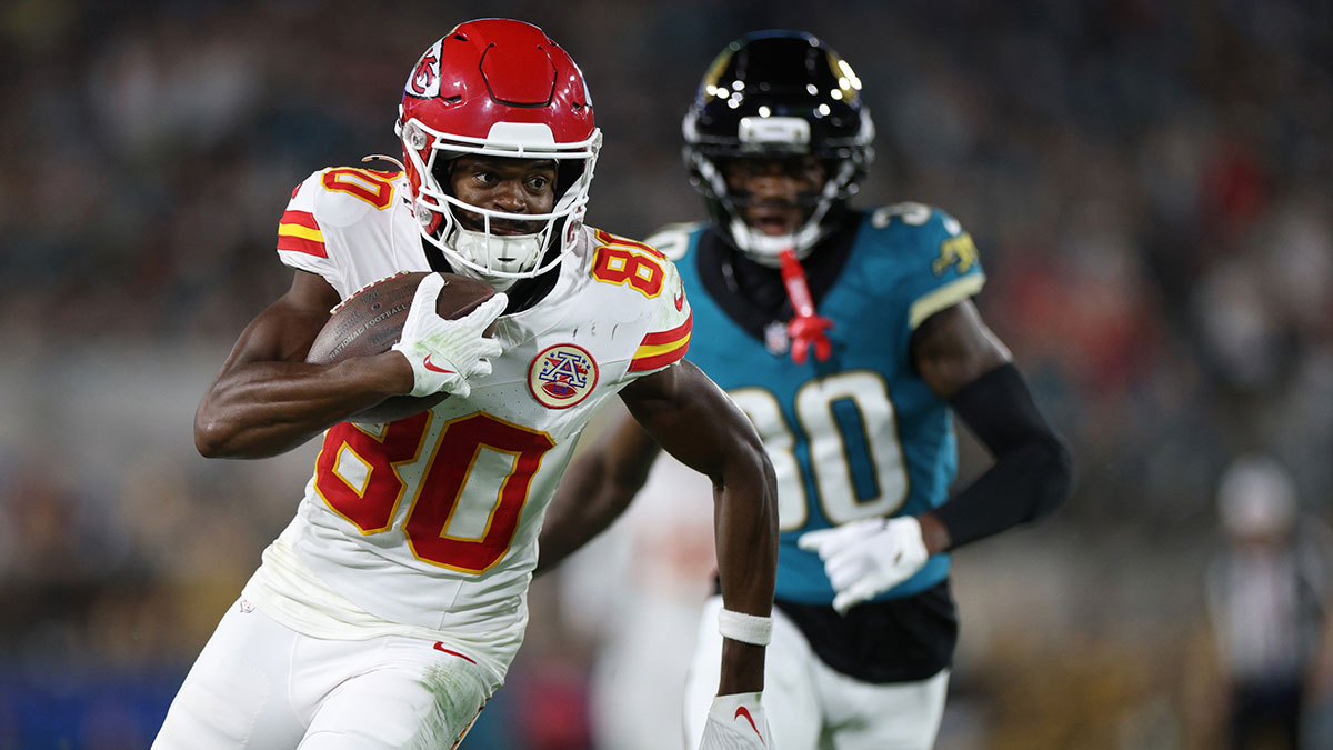 Kansas City Chiefs wide receiver Tyquan Thornton (80) runs after a catch during the first half against the Jacksonville Jaguars at EverBank Stadium.