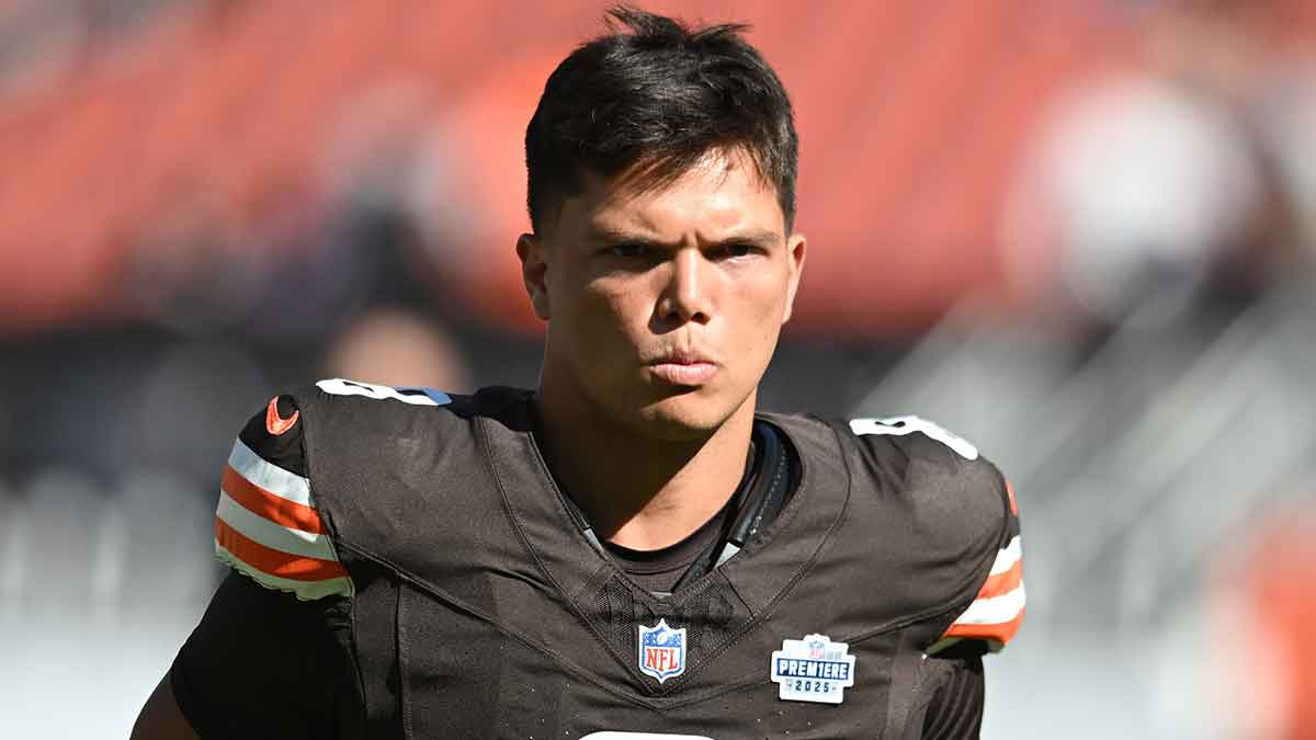 Cleveland Browns quarterback Dillon Gabriel (8) at Huntington Bank Field.