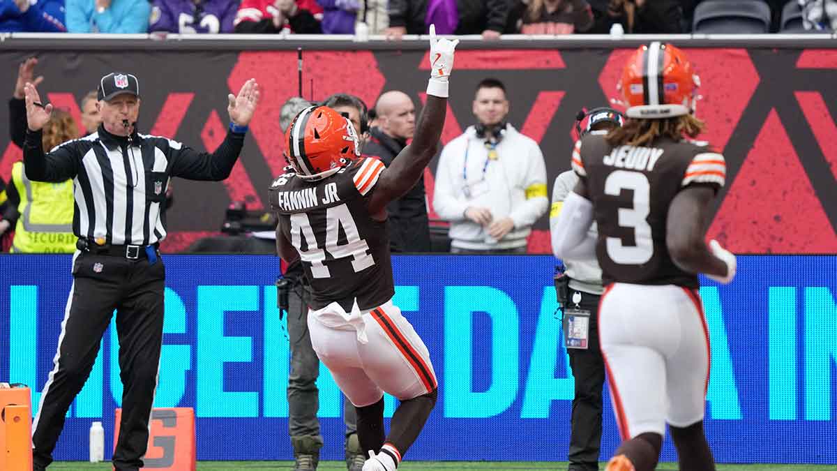 Cleveland Browns tight end Harold Fannin Jr. (44) reacts after scoring a touchdown