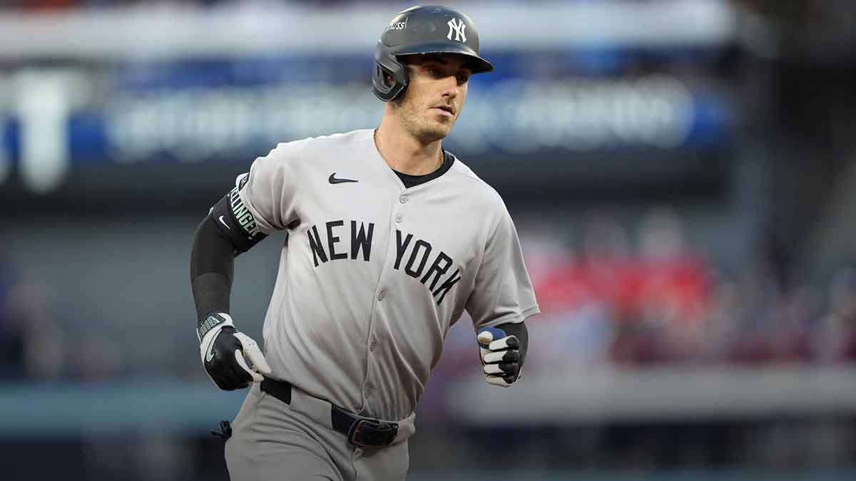 New York Yankees left fielder Cody Bellinger (35) rounds the bases after hitting a home run in the sixth inning against the Toronto Blue Jays during game two of the ALDS round for the 2025 MLB playoffs at Rogers Centre.