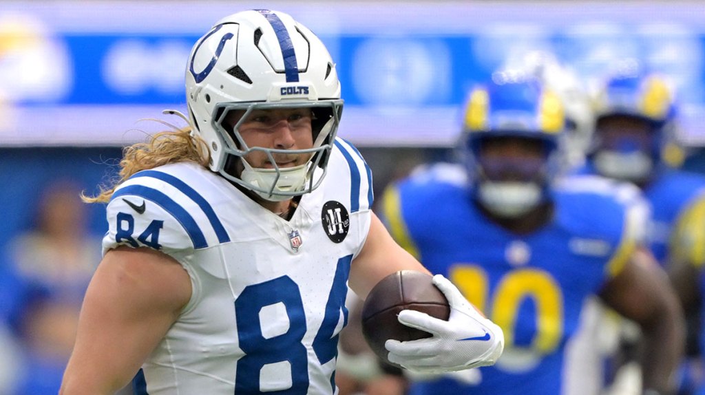 Indianapolis Colts tight end Tyler Warren (84) runs after a complete pass in the first half against the Los Angeles Rams at SoFi Stadium.