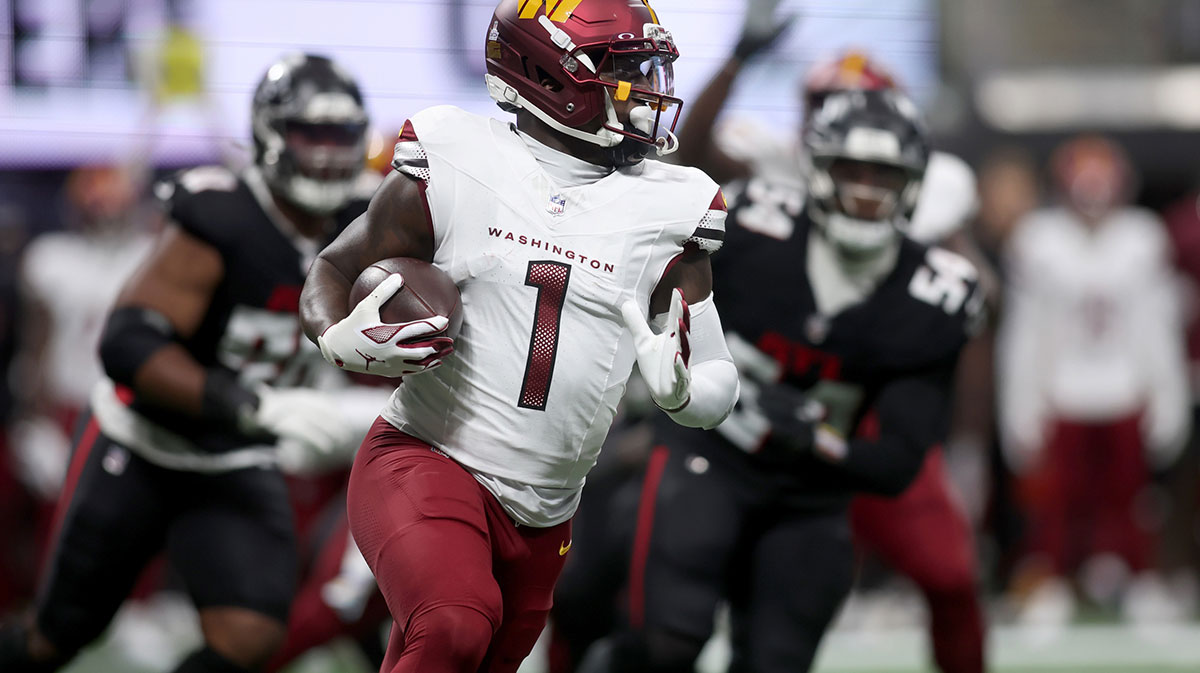 Washington Commanders wide receiver Deebo Samuel Sr. (1) runs during the first quarter against the Atlanta Falcons at Mercedes-Benz Stadium.