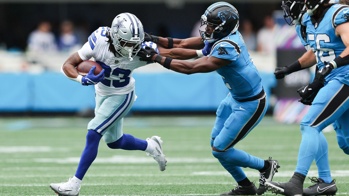 Dallas Cowboys running back Jaydon Blue (23) carries the ball against the New York Jets during the first half at MetLife Stadium