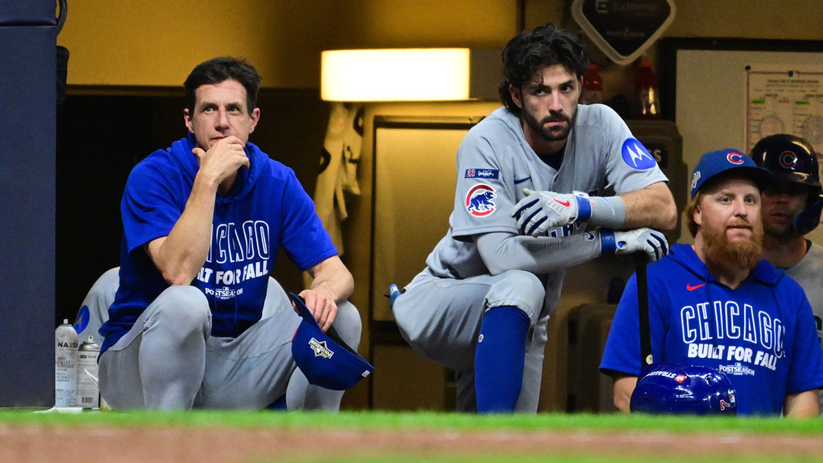 Cubs manager Craig Counsell (11) looks on