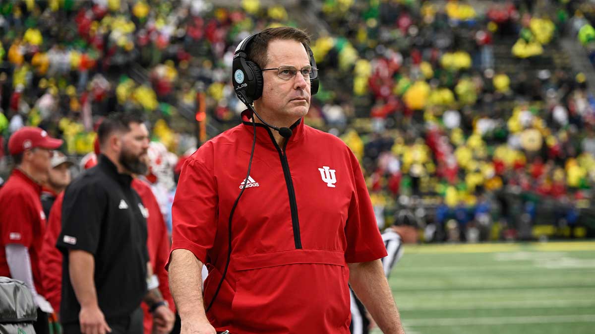 Indiana Hoosiers head coach Curt Cignetti watches game play against the Oregon Ducks during the fourth quarter at Autzen Stadium.