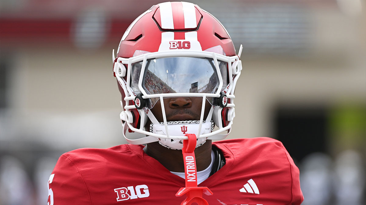 Hoosiers defensive back D’Angelo Ponds (5) warms up prior to the game at Memorial Stadium.
