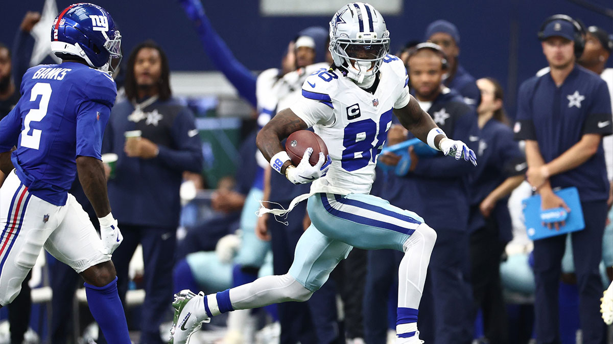 Dallas Cowboys wide receiver CeeDee Lamb (88) runs with the ball against the New York Giants during the second quarter at AT&T Stadium.