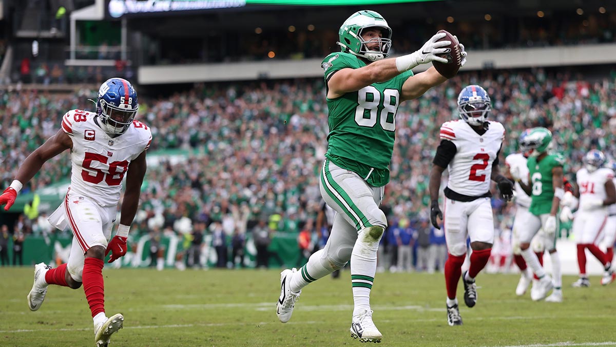 Philadelphia, Pennsylvania, USA; Philadelphia Eagles tight end Dallas Goedert (88) scores a touchdown against the New York Giants in the fourth quarter at Lincoln Financial Field.