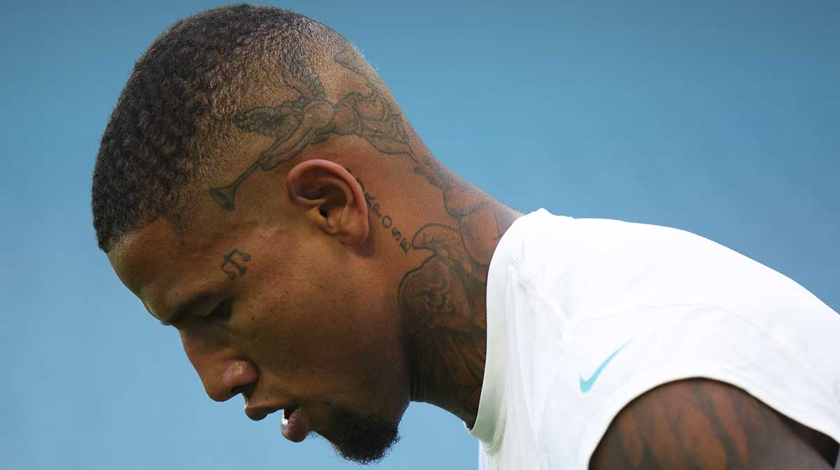 Miami Dolphins tight end Darren Waller (83) warms up prior to a game against the Los Angeles Chargers at Hard Rock Stadium.
