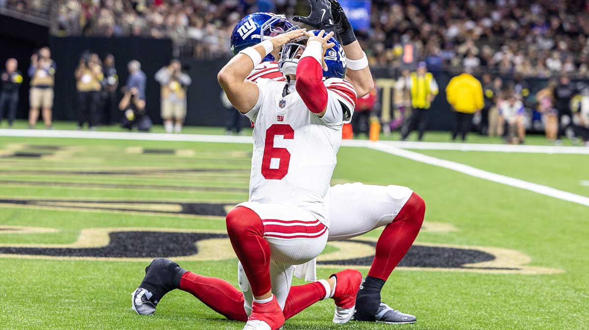 New York Giants tight end Theo Johnson (84) and quarterback Jaxson Dart (6) react to a touchdown against New Orleans Saints during the first half at Caesars Superdome.