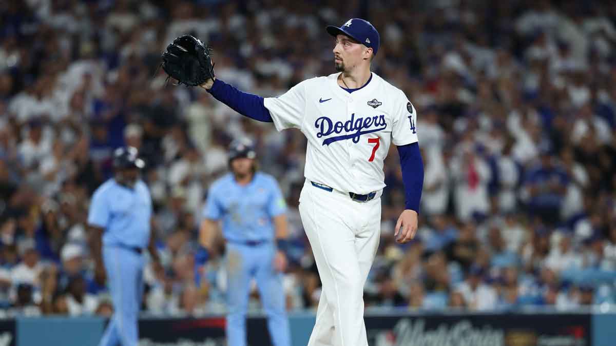 Los Angeles Dodgers pitcher Blake Snell (7) pitches during the seventh inning against the Toronto Blue Jays during game five of the 2025 MLB World Series at Dodger Stadium.