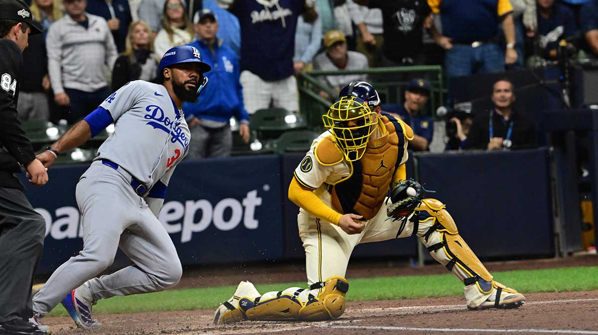Dodgers manager Dave Roberts calls out Teoscar Hernandez’s ‘brain fart’ on bonkers double play