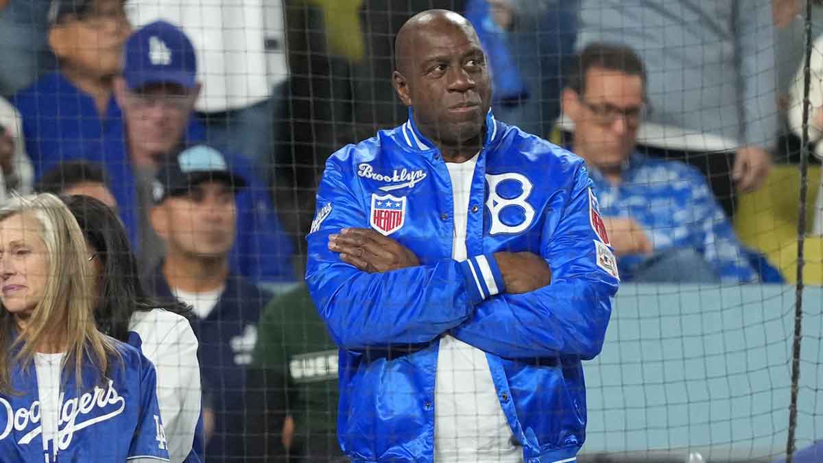 Magic Johnson celebrates Dodgers’ Dave Roberts, Shohei Ohtani for returning to World Series
