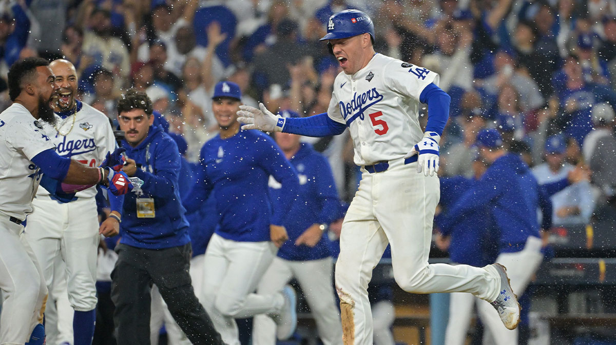 Dodgers first baseman Freddie Freeman (5) celebrates